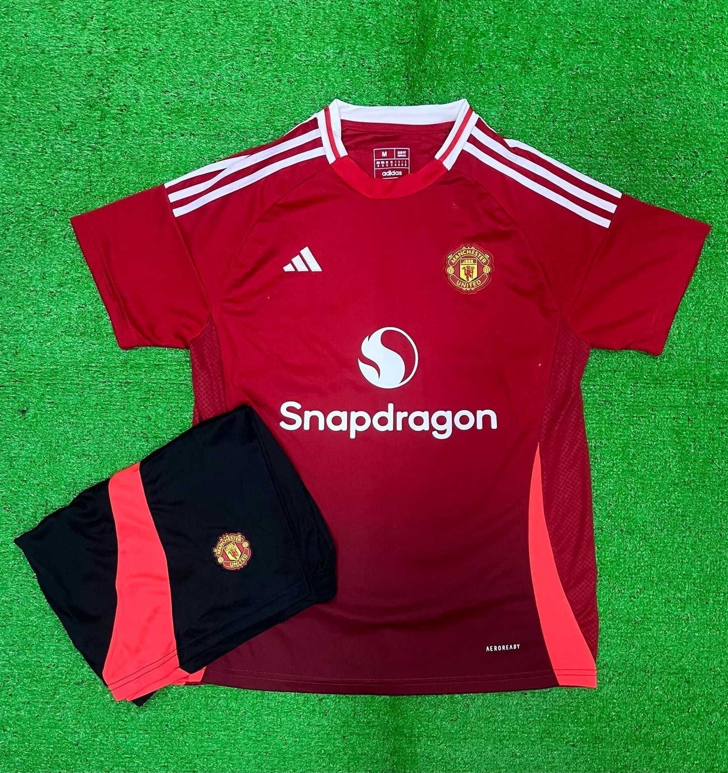 MANCHESTER UNITED HOME FULL KIT 24/25 (JERSEY AND SHORTS)